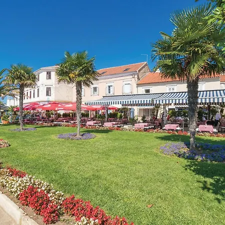 Apartamento Stunning In Sveti Filip i Jakov