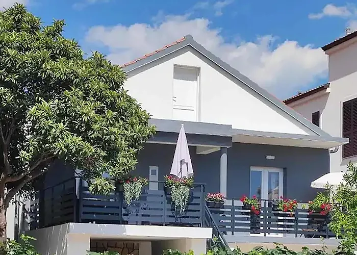 In Sveti Filip i Jakov